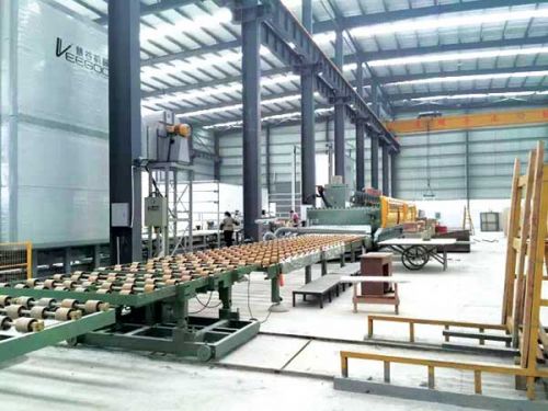 图为产业城内已经投产的石材企业生产车间一角。